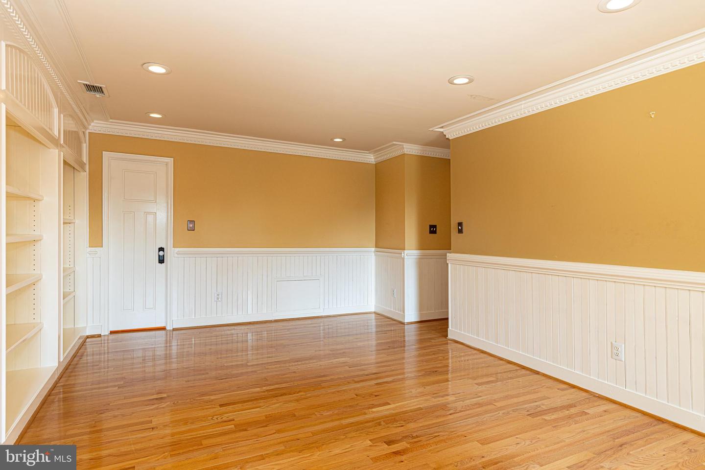 9849 S PARK CIR, FAIRFAX STATION, Virginia 22039, 4 Bedrooms Bedrooms, ,3 BathroomsBathrooms,Residential,For sale,9849 S PARK CIR,VAFX2255448 MLS # VAFX2255448