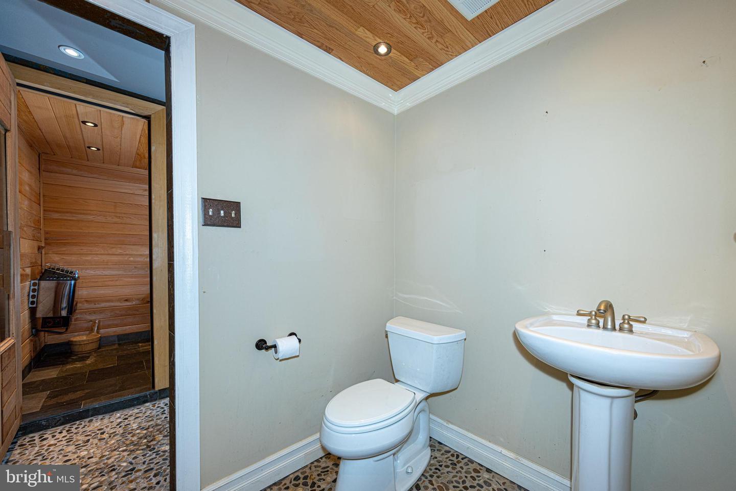 9849 S PARK CIR, FAIRFAX STATION, Virginia 22039, 4 Bedrooms Bedrooms, ,3 BathroomsBathrooms,Residential,For sale,9849 S PARK CIR,VAFX2255448 MLS # VAFX2255448