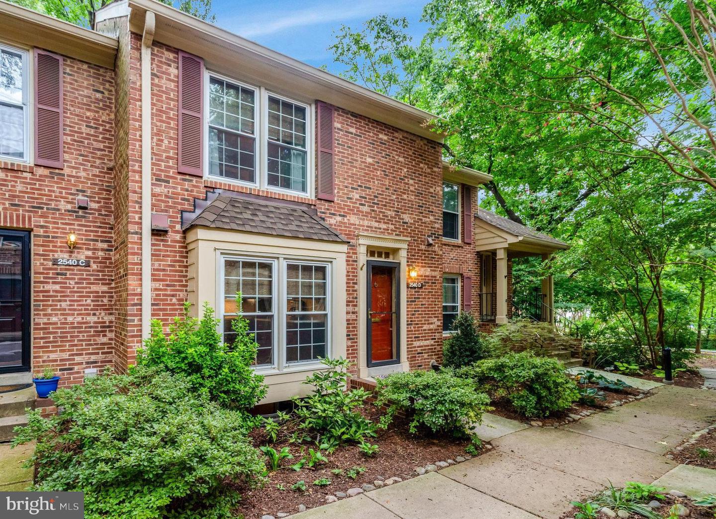 2540 S WALTER REED DR #4, ARLINGTON, Virginia 22206, 3 Bedrooms Bedrooms, ,2 BathroomsBathrooms,Residential,For sale,2540 S WALTER REED DR #4,VAAR2061202 MLS # VAAR2061202