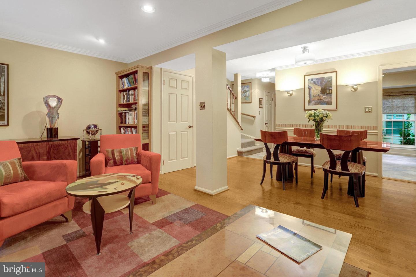 2540 S WALTER REED DR #4, ARLINGTON, Virginia 22206, 3 Bedrooms Bedrooms, ,2 BathroomsBathrooms,Residential,For sale,2540 S WALTER REED DR #4,VAAR2061202 MLS # VAAR2061202