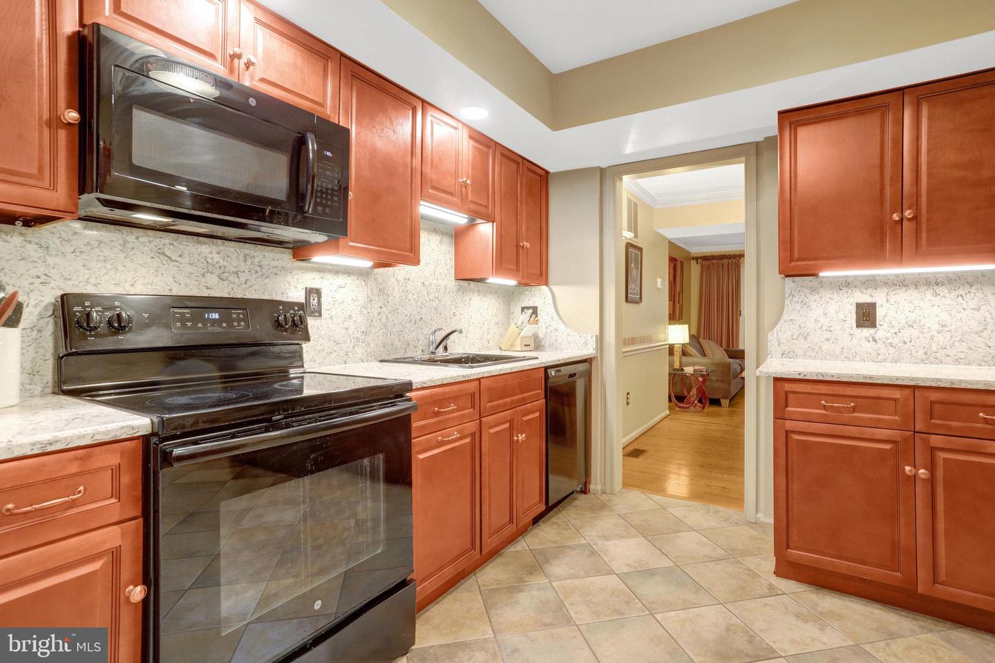 2540 S WALTER REED DR #4, ARLINGTON, Virginia 22206, 3 Bedrooms Bedrooms, ,2 BathroomsBathrooms,Residential,For sale,2540 S WALTER REED DR #4,VAAR2061202 MLS # VAAR2061202