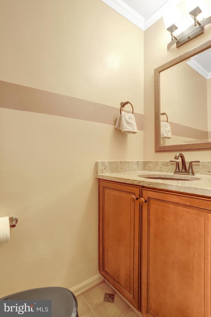 2540 S WALTER REED DR #4, ARLINGTON, Virginia 22206, 3 Bedrooms Bedrooms, ,2 BathroomsBathrooms,Residential,For sale,2540 S WALTER REED DR #4,VAAR2061202 MLS # VAAR2061202