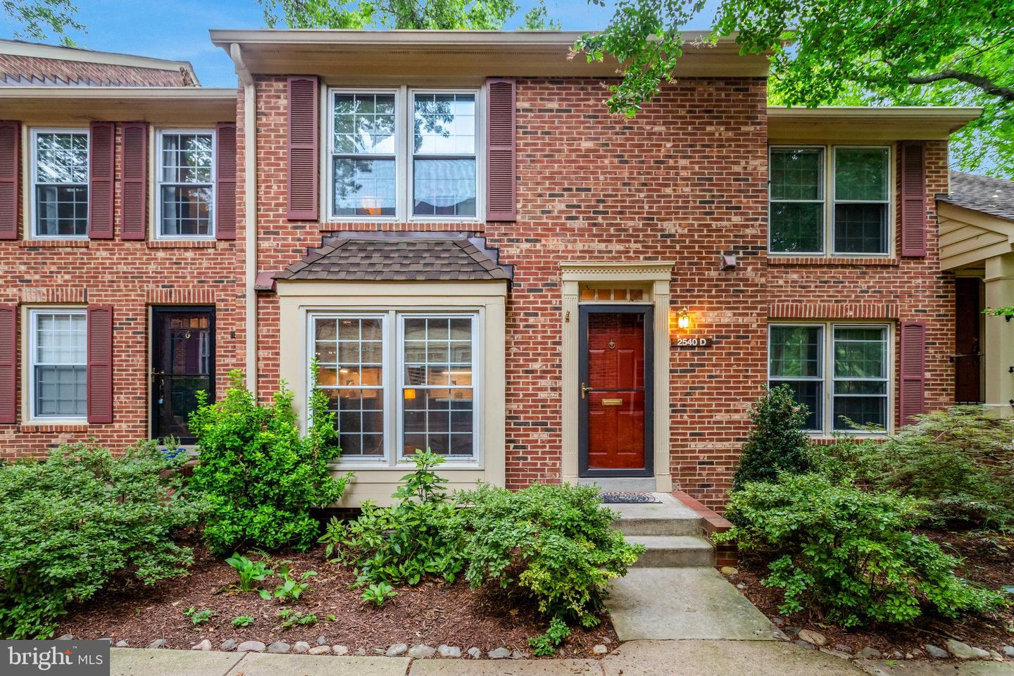 2540 S WALTER REED DR #4, ARLINGTON, Virginia 22206, 3 Bedrooms Bedrooms, ,2 BathroomsBathrooms,Residential,For sale,2540 S WALTER REED DR #4,VAAR2061202 MLS # VAAR2061202