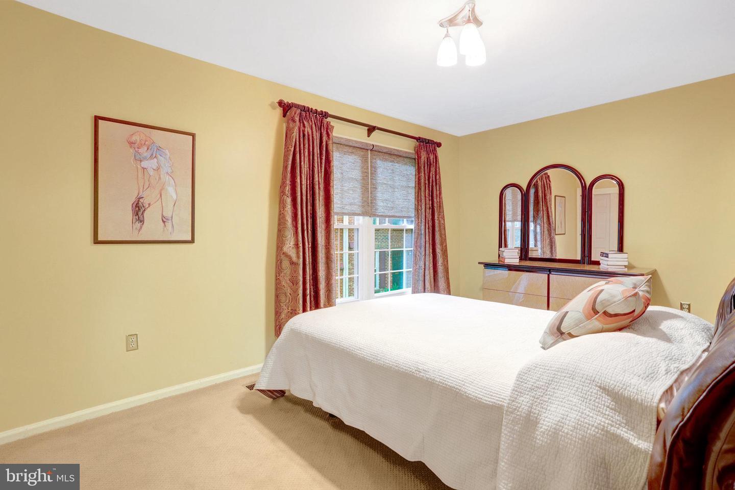 2540 S WALTER REED DR #4, ARLINGTON, Virginia 22206, 3 Bedrooms Bedrooms, ,2 BathroomsBathrooms,Residential,For sale,2540 S WALTER REED DR #4,VAAR2061202 MLS # VAAR2061202