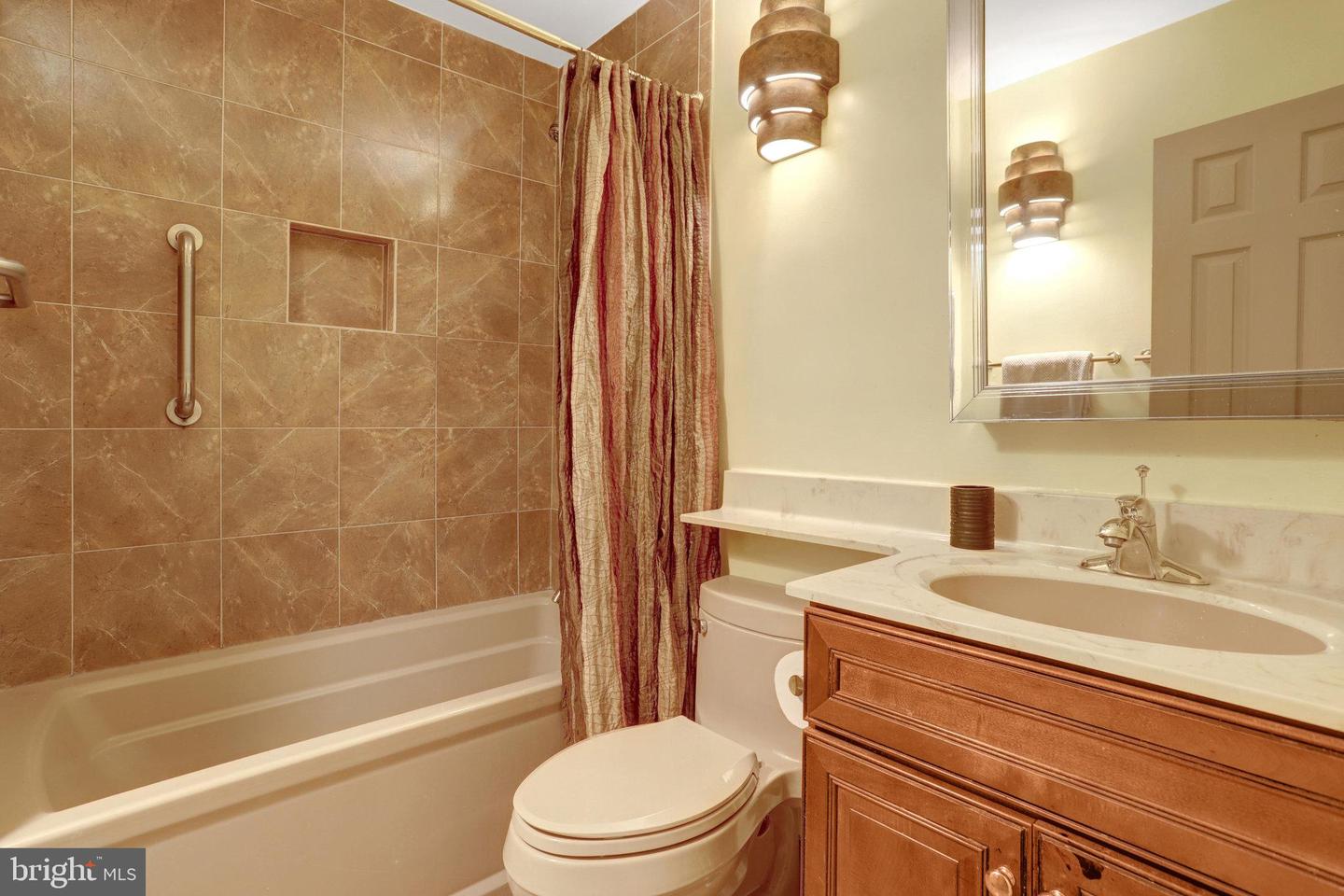 2540 S WALTER REED DR #4, ARLINGTON, Virginia 22206, 3 Bedrooms Bedrooms, ,2 BathroomsBathrooms,Residential,For sale,2540 S WALTER REED DR #4,VAAR2061202 MLS # VAAR2061202