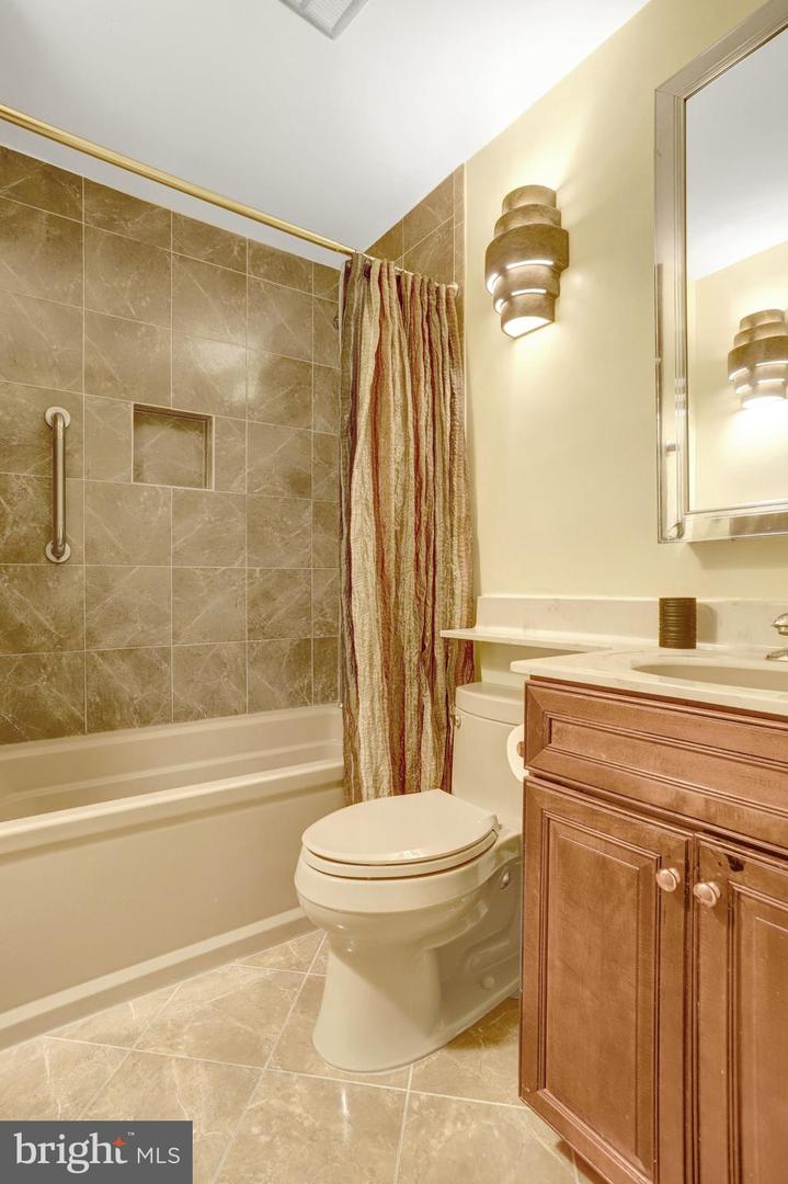 2540 S WALTER REED DR #4, ARLINGTON, Virginia 22206, 3 Bedrooms Bedrooms, ,2 BathroomsBathrooms,Residential,For sale,2540 S WALTER REED DR #4,VAAR2061202 MLS # VAAR2061202