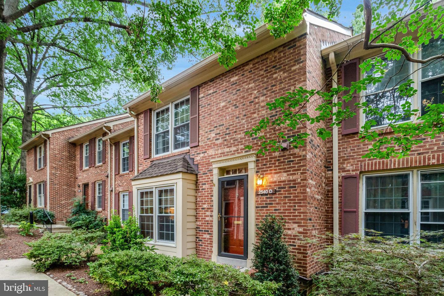 2540 S WALTER REED DR #4, ARLINGTON, Virginia 22206, 3 Bedrooms Bedrooms, ,2 BathroomsBathrooms,Residential,For sale,2540 S WALTER REED DR #4,VAAR2061202 MLS # VAAR2061202