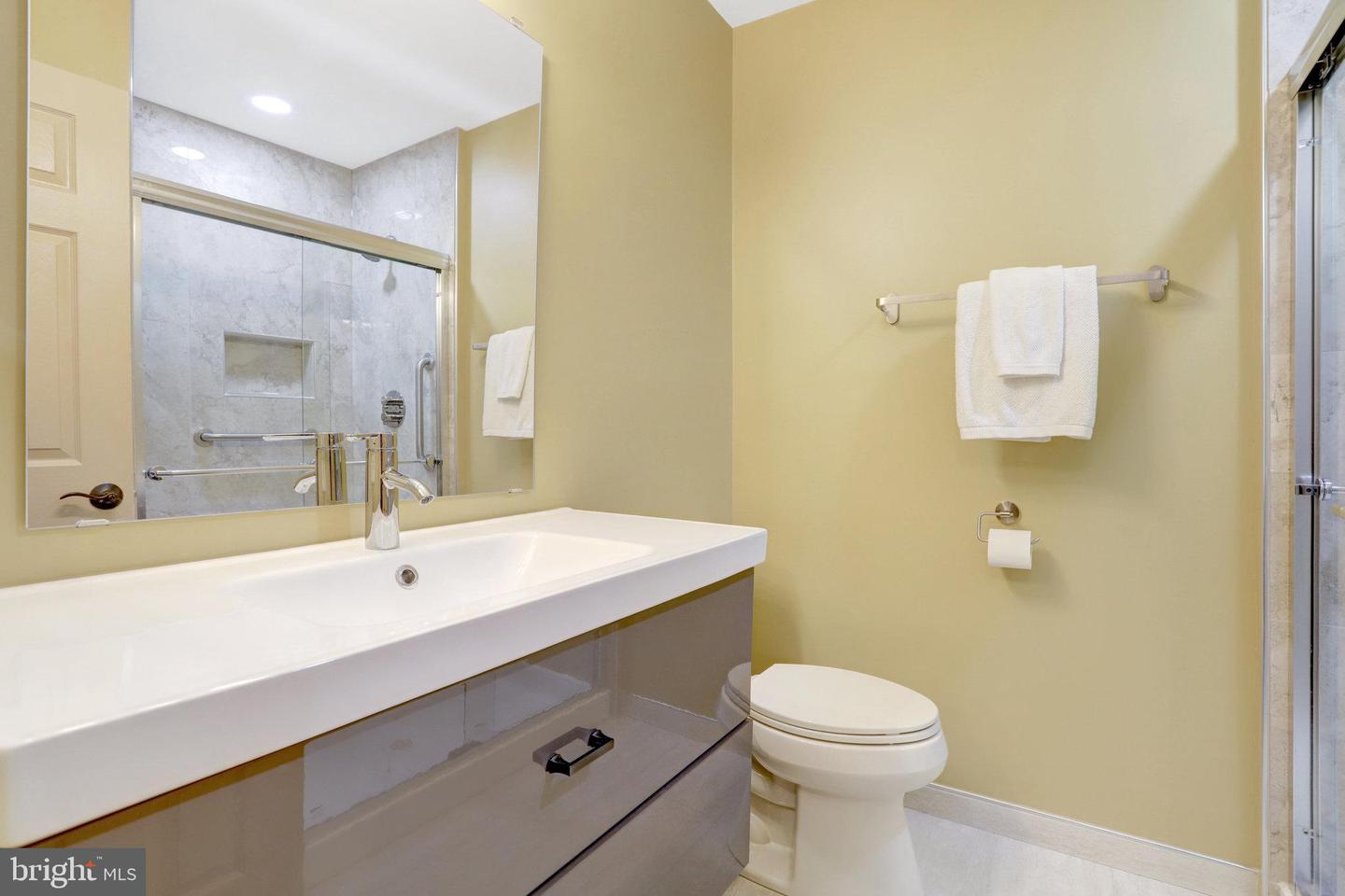 2540 S WALTER REED DR #4, ARLINGTON, Virginia 22206, 3 Bedrooms Bedrooms, ,2 BathroomsBathrooms,Residential,For sale,2540 S WALTER REED DR #4,VAAR2061202 MLS # VAAR2061202