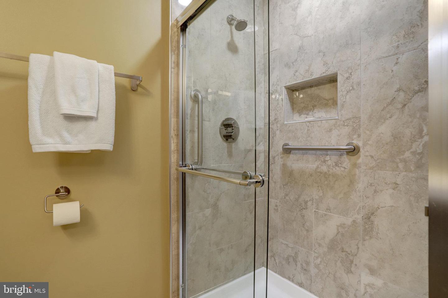 2540 S WALTER REED DR #4, ARLINGTON, Virginia 22206, 3 Bedrooms Bedrooms, ,2 BathroomsBathrooms,Residential,For sale,2540 S WALTER REED DR #4,VAAR2061202 MLS # VAAR2061202