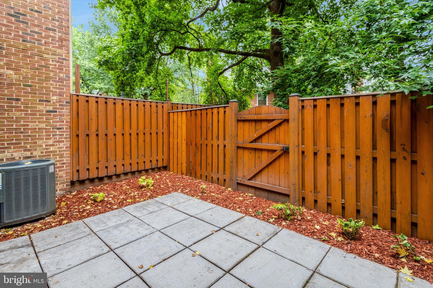 2540 S WALTER REED DR #4, ARLINGTON, Virginia 22206, 3 Bedrooms Bedrooms, ,2 BathroomsBathrooms,Residential,For sale,2540 S WALTER REED DR #4,VAAR2061202 MLS # VAAR2061202