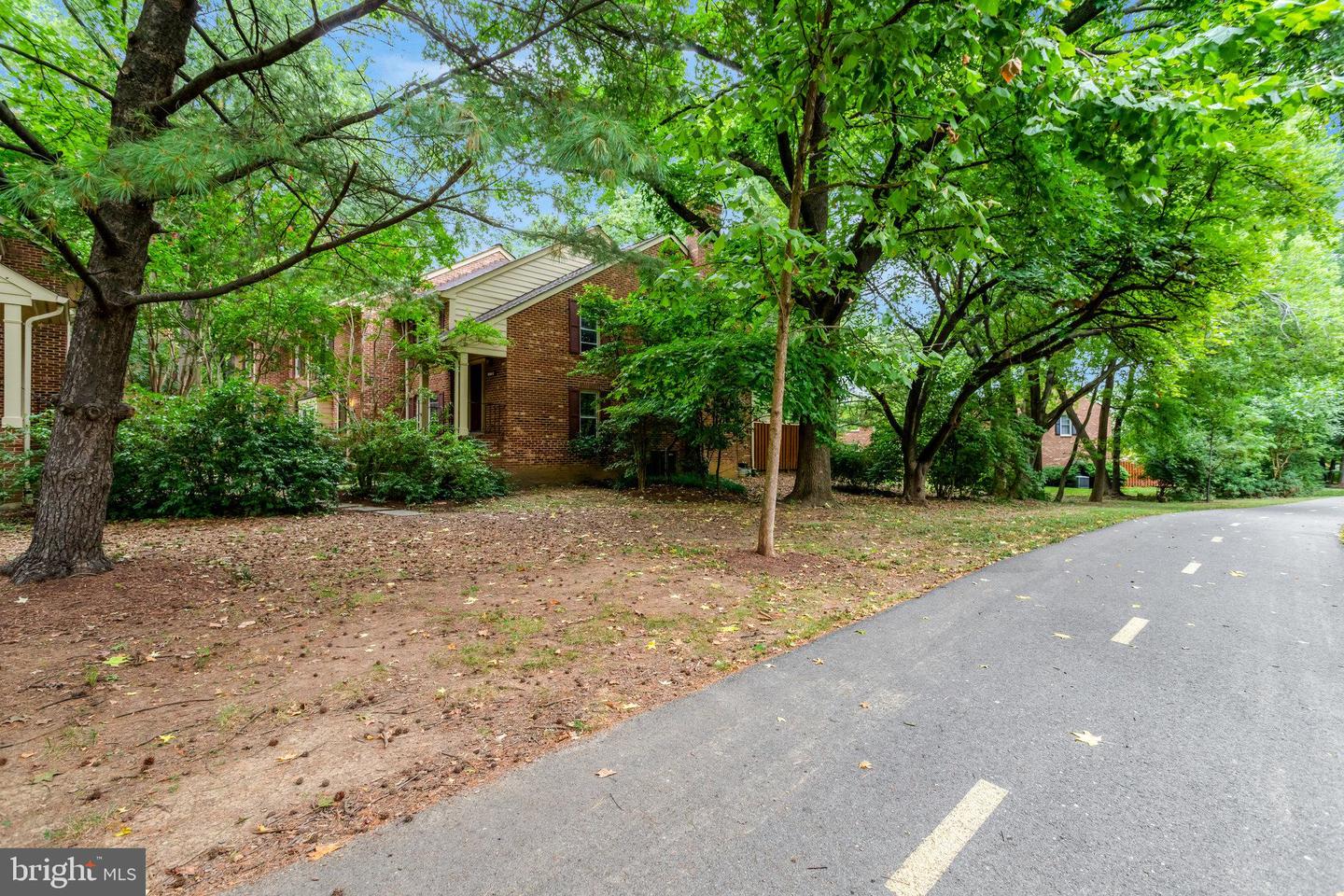 2540 S WALTER REED DR #4, ARLINGTON, Virginia 22206, 3 Bedrooms Bedrooms, ,2 BathroomsBathrooms,Residential,For sale,2540 S WALTER REED DR #4,VAAR2061202 MLS # VAAR2061202