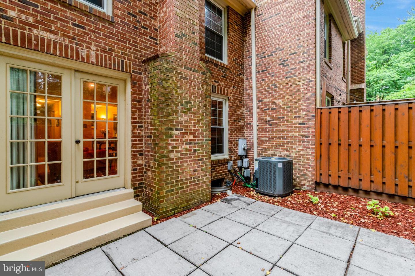 2540 S WALTER REED DR #4, ARLINGTON, Virginia 22206, 3 Bedrooms Bedrooms, ,2 BathroomsBathrooms,Residential,For sale,2540 S WALTER REED DR #4,VAAR2061202 MLS # VAAR2061202