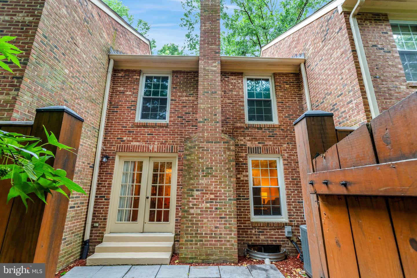2540 S WALTER REED DR #4, ARLINGTON, Virginia 22206, 3 Bedrooms Bedrooms, ,2 BathroomsBathrooms,Residential,For sale,2540 S WALTER REED DR #4,VAAR2061202 MLS # VAAR2061202