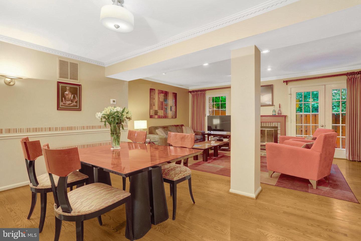 2540 S WALTER REED DR #4, ARLINGTON, Virginia 22206, 3 Bedrooms Bedrooms, ,2 BathroomsBathrooms,Residential,For sale,2540 S WALTER REED DR #4,VAAR2061202 MLS # VAAR2061202