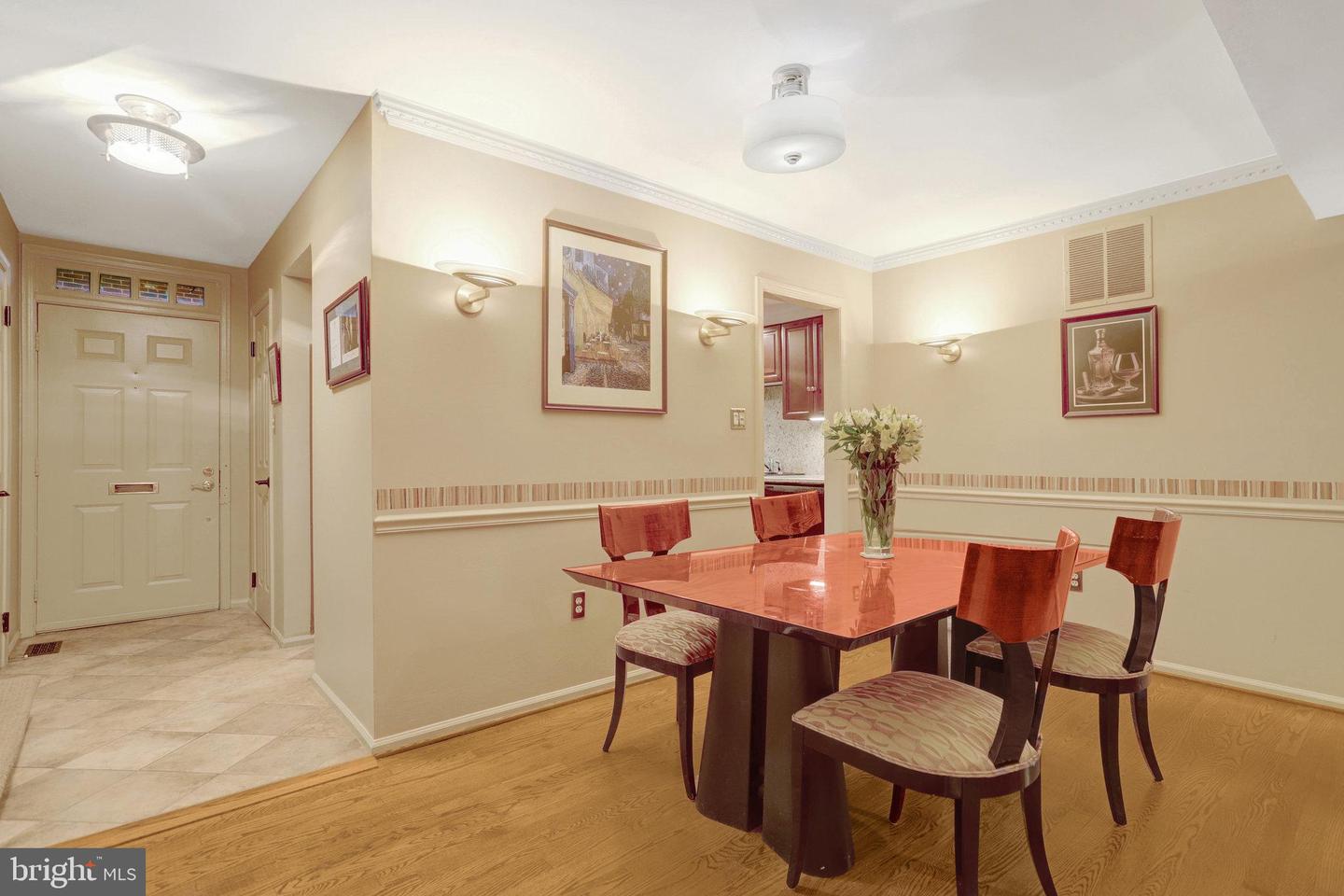 2540 S WALTER REED DR #4, ARLINGTON, Virginia 22206, 3 Bedrooms Bedrooms, ,2 BathroomsBathrooms,Residential,For sale,2540 S WALTER REED DR #4,VAAR2061202 MLS # VAAR2061202