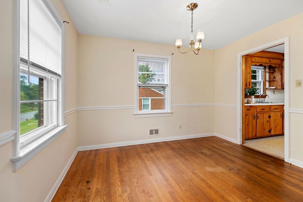 906 BELMORE AVE, STAUNTON, Virginia 24401, 3 Bedrooms Bedrooms, ,1 BathroomBathrooms,Residential,906 BELMORE AVE,668255 MLS # 668255