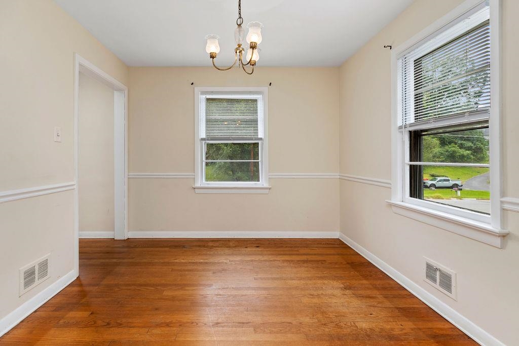 906 BELMORE AVE, STAUNTON, Virginia 24401, 3 Bedrooms Bedrooms, ,1 BathroomBathrooms,Residential,906 BELMORE AVE,668255 MLS # 668255