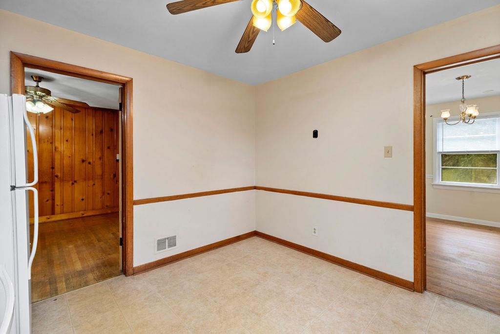 906 BELMORE AVE, STAUNTON, Virginia 24401, 3 Bedrooms Bedrooms, ,1 BathroomBathrooms,Residential,906 BELMORE AVE,668255 MLS # 668255