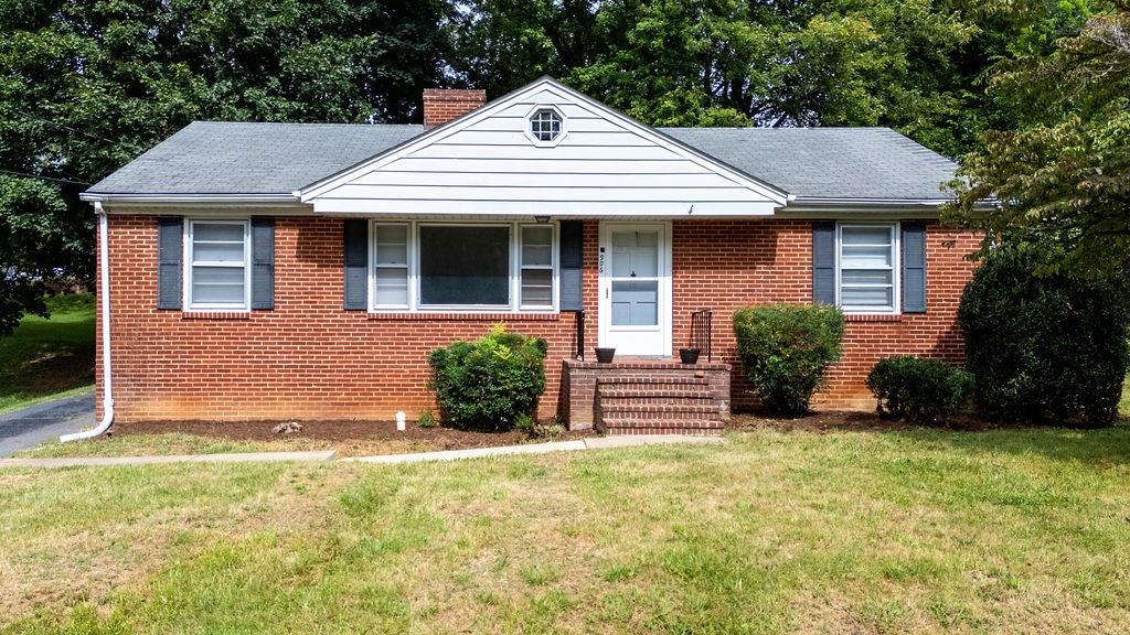 906 BELMORE AVE, STAUNTON, Virginia 24401, 3 Bedrooms Bedrooms, ,1 BathroomBathrooms,Residential,906 BELMORE AVE,668255 MLS # 668255