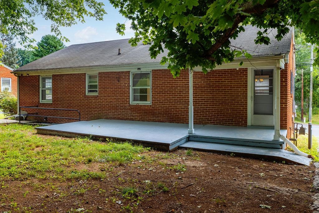 906 BELMORE AVE, STAUNTON, Virginia 24401, 3 Bedrooms Bedrooms, ,1 BathroomBathrooms,Residential,906 BELMORE AVE,668255 MLS # 668255