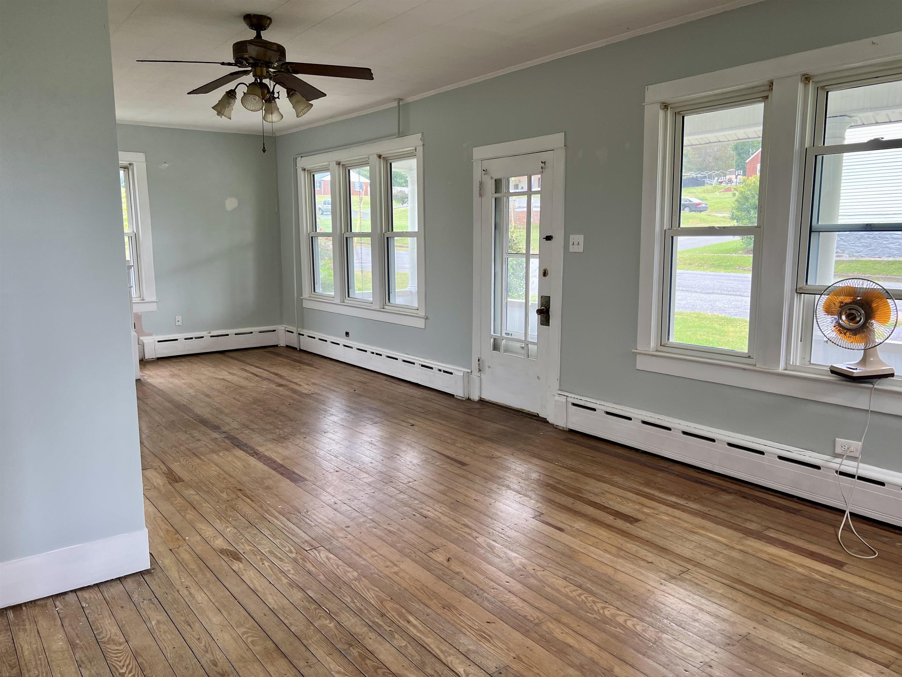 411 SHENANDOAH AVE, SHENANDOAH, Virginia 22849, 3 Bedrooms Bedrooms, ,1 BathroomBathrooms,Residential,411 SHENANDOAH AVE,668256 MLS # 668256