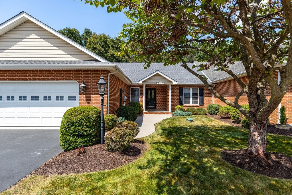 118 RED OAK DR, STAUNTON, Virginia 24401, 3 Bedrooms Bedrooms, ,2 BathroomsBathrooms,Residential,118 RED OAK DR,668257 MLS # 668257