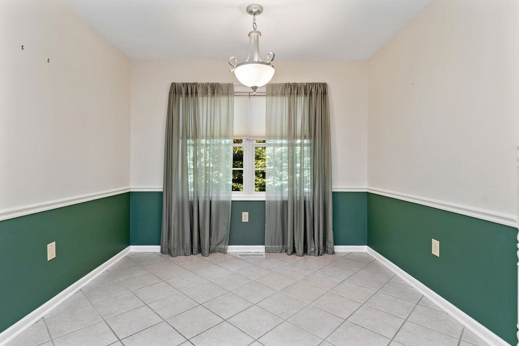 118 RED OAK DR, STAUNTON, Virginia 24401, 3 Bedrooms Bedrooms, ,2 BathroomsBathrooms,Residential,118 RED OAK DR,668257 MLS # 668257