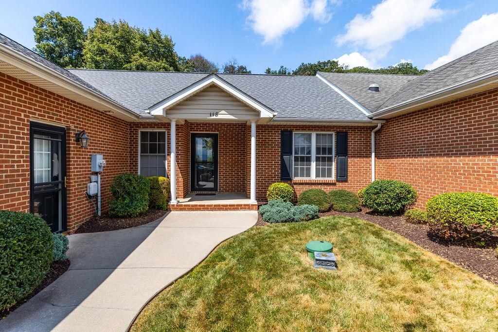 118 RED OAK DR, STAUNTON, Virginia 24401, 3 Bedrooms Bedrooms, ,2 BathroomsBathrooms,Residential,118 RED OAK DR,668257 MLS # 668257
