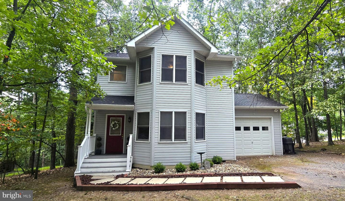 100 GREENBRIAR CIR, CROSS JUNCTION, Virginia 22625, 3 Bedrooms Bedrooms, ,2 BathroomsBathrooms,Residential,For sale,100 GREENBRIAR CIR,VAFV2036362 MLS # VAFV2036362