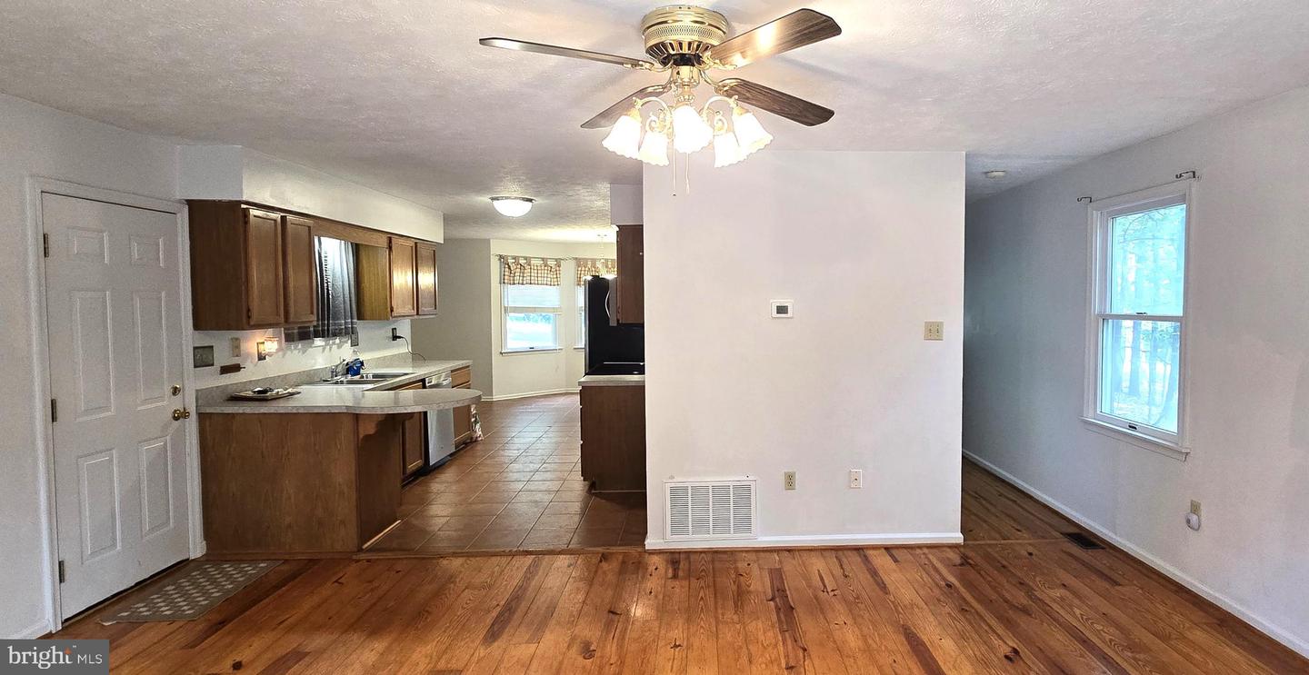 100 GREENBRIAR CIR, CROSS JUNCTION, Virginia 22625, 3 Bedrooms Bedrooms, ,2 BathroomsBathrooms,Residential,For sale,100 GREENBRIAR CIR,VAFV2036362 MLS # VAFV2036362