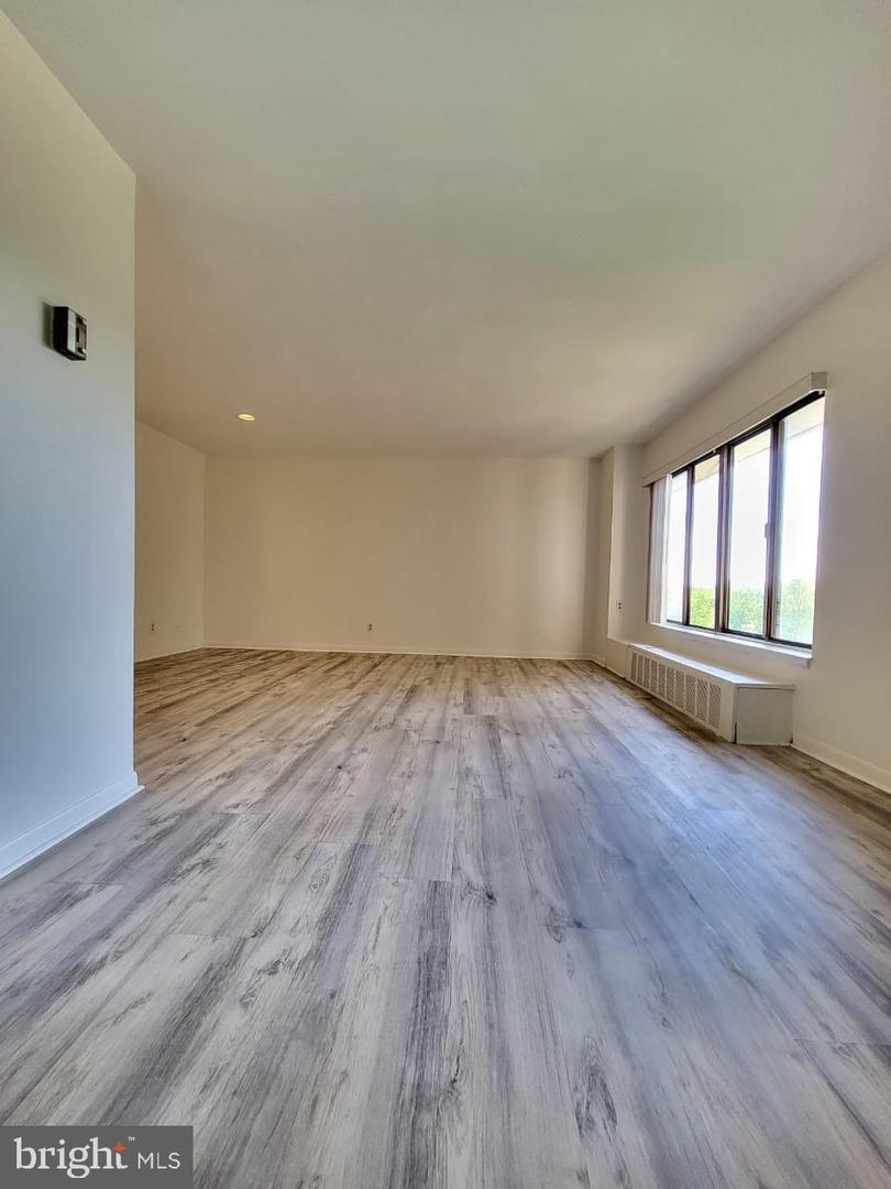3100 S MANCHESTER ST #909, FALLS CHURCH, Virginia 22044, ,1 BathroomBathrooms,Residential,For sale,3100 S MANCHESTER ST #909,VAFX2263370 MLS # VAFX2263370