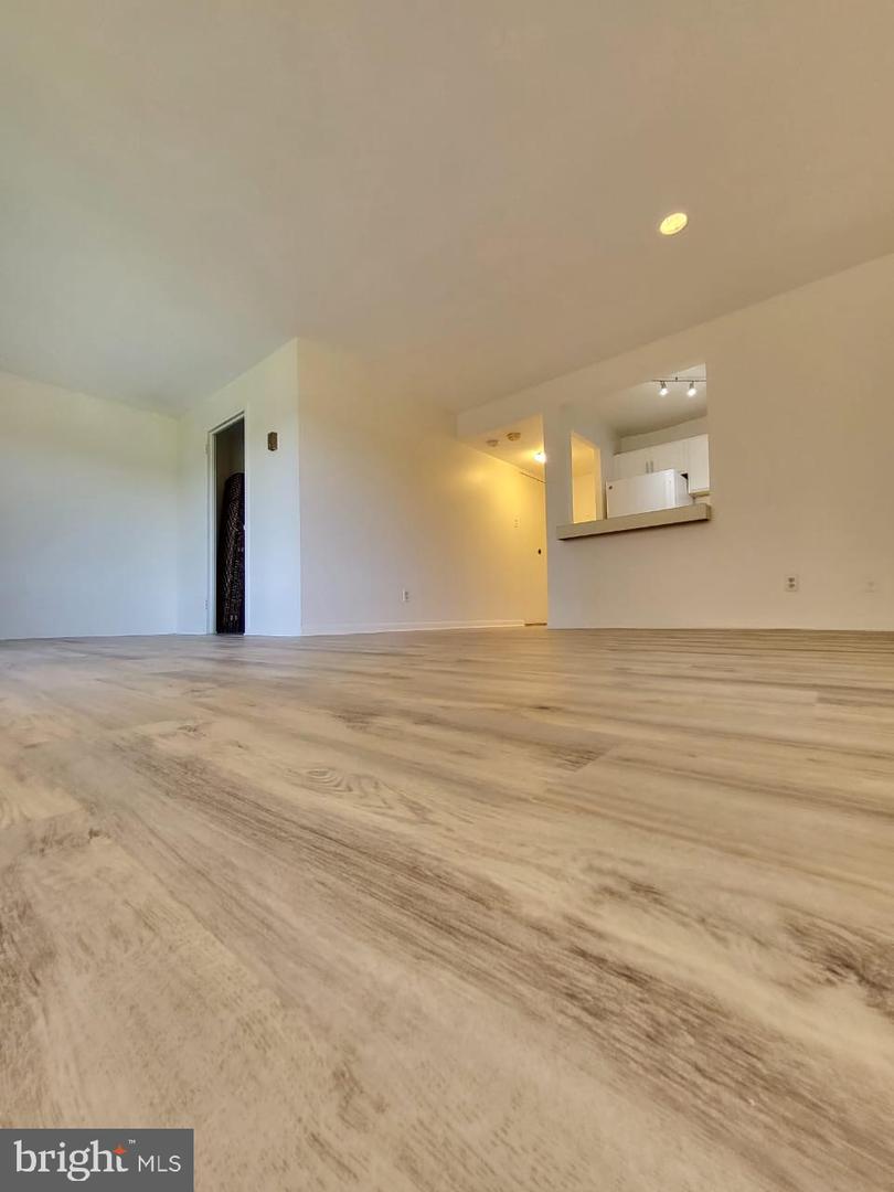 3100 S MANCHESTER ST #909, FALLS CHURCH, Virginia 22044, ,1 BathroomBathrooms,Residential,For sale,3100 S MANCHESTER ST #909,VAFX2263370 MLS # VAFX2263370