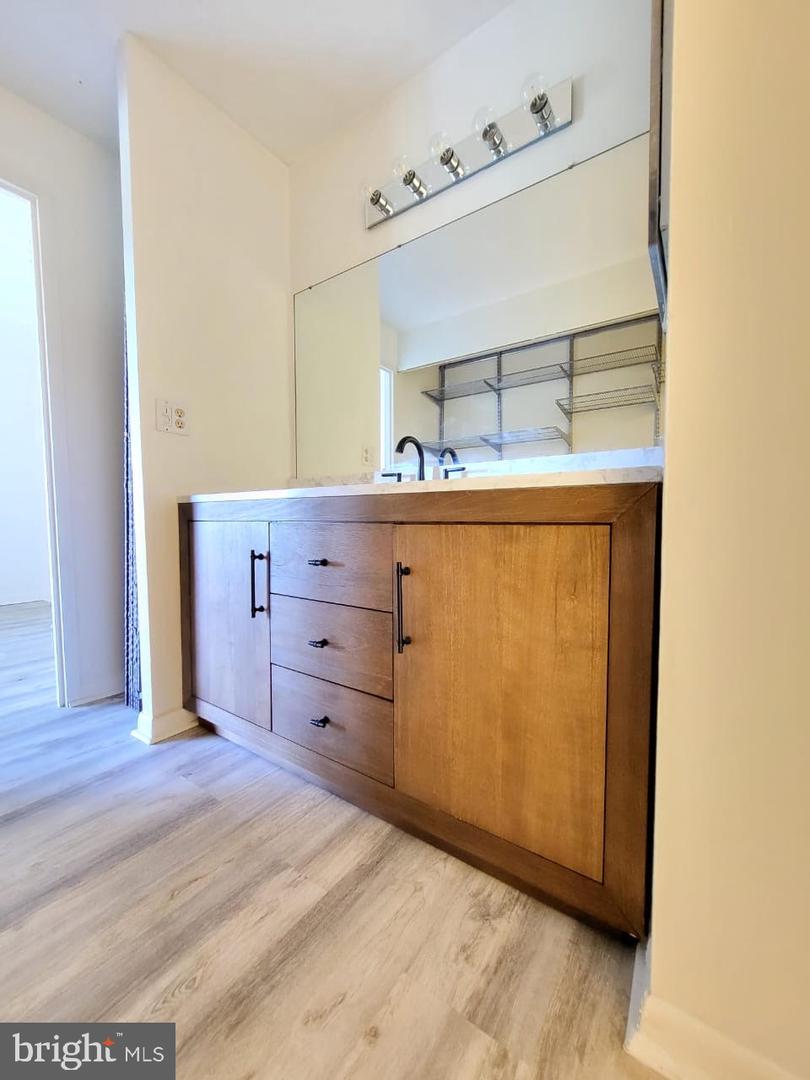 3100 S MANCHESTER ST #909, FALLS CHURCH, Virginia 22044, ,1 BathroomBathrooms,Residential,For sale,3100 S MANCHESTER ST #909,VAFX2263370 MLS # VAFX2263370