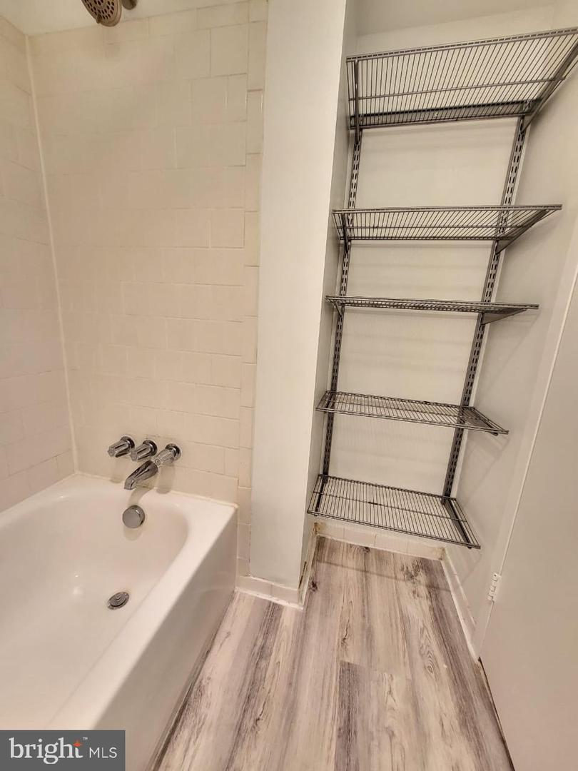 3100 S MANCHESTER ST #909, FALLS CHURCH, Virginia 22044, ,1 BathroomBathrooms,Residential,For sale,3100 S MANCHESTER ST #909,VAFX2263370 MLS # VAFX2263370