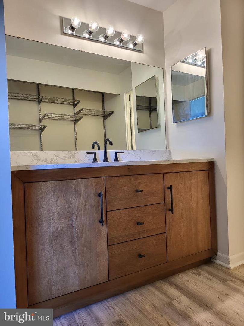 3100 S MANCHESTER ST #909, FALLS CHURCH, Virginia 22044, ,1 BathroomBathrooms,Residential,For sale,3100 S MANCHESTER ST #909,VAFX2263370 MLS # VAFX2263370
