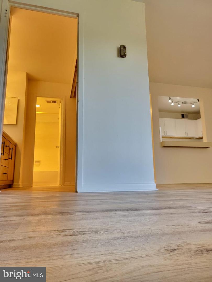 3100 S MANCHESTER ST #909, FALLS CHURCH, Virginia 22044, ,1 BathroomBathrooms,Residential,For sale,3100 S MANCHESTER ST #909,VAFX2263370 MLS # VAFX2263370