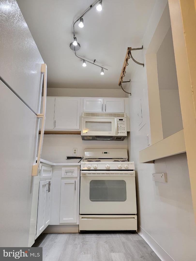 3100 S MANCHESTER ST #909, FALLS CHURCH, Virginia 22044, ,1 BathroomBathrooms,Residential,For sale,3100 S MANCHESTER ST #909,VAFX2263370 MLS # VAFX2263370