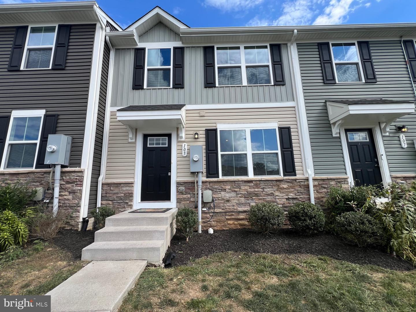 105 WILLIAMS ST, STRASBURG, Virginia 22657, 3 Bedrooms Bedrooms, ,2 BathroomsBathrooms,Residential,For sale,105 WILLIAMS ST,VASH2012332 MLS # VASH2012332