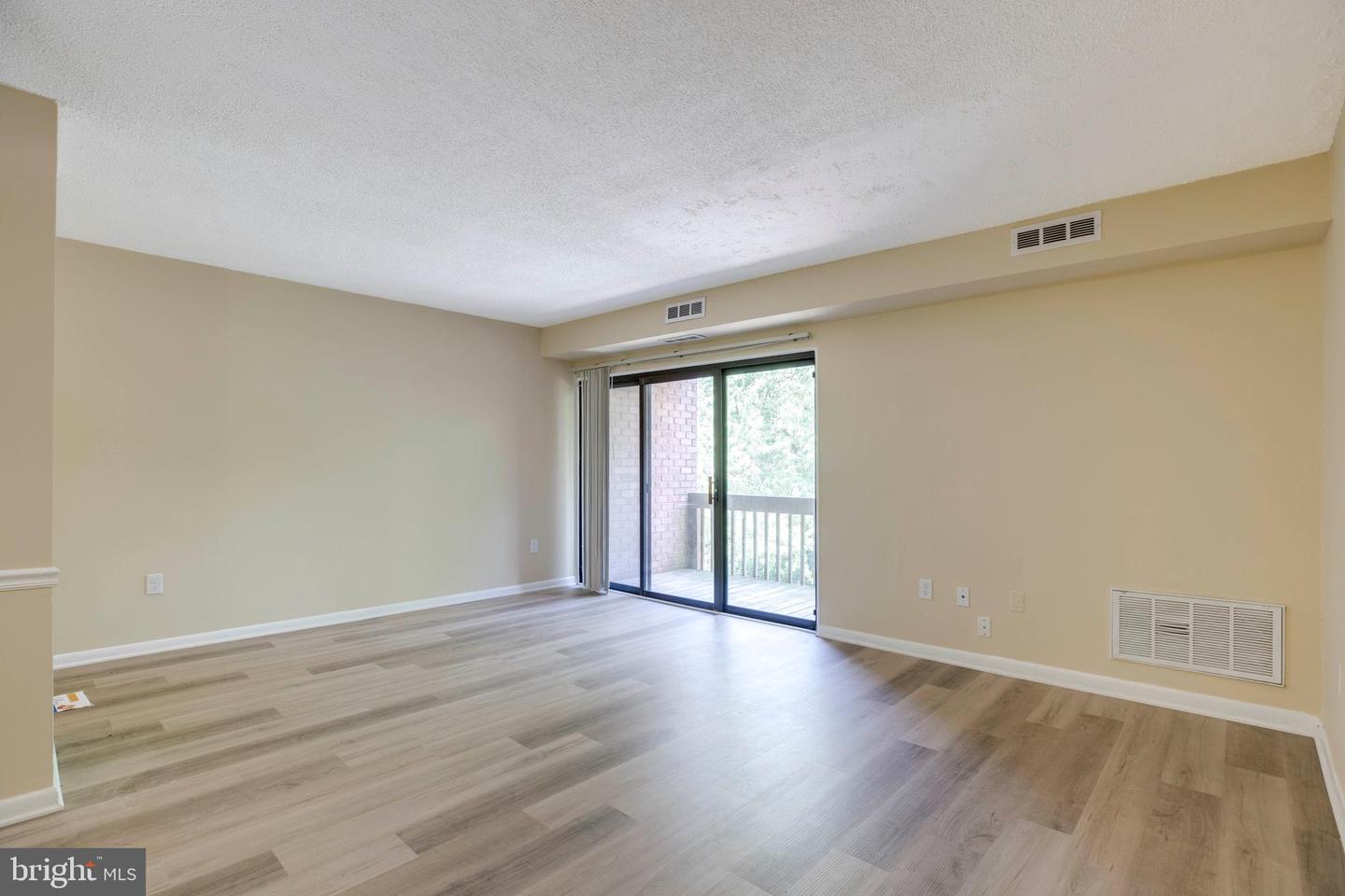 10725 WEST DR #301, FAIRFAX, Virginia 22030, 2 Bedrooms Bedrooms, ,1 BathroomBathrooms,Residential,For sale,10725 WEST DR #301,VAFC2006874 MLS # VAFC2006874