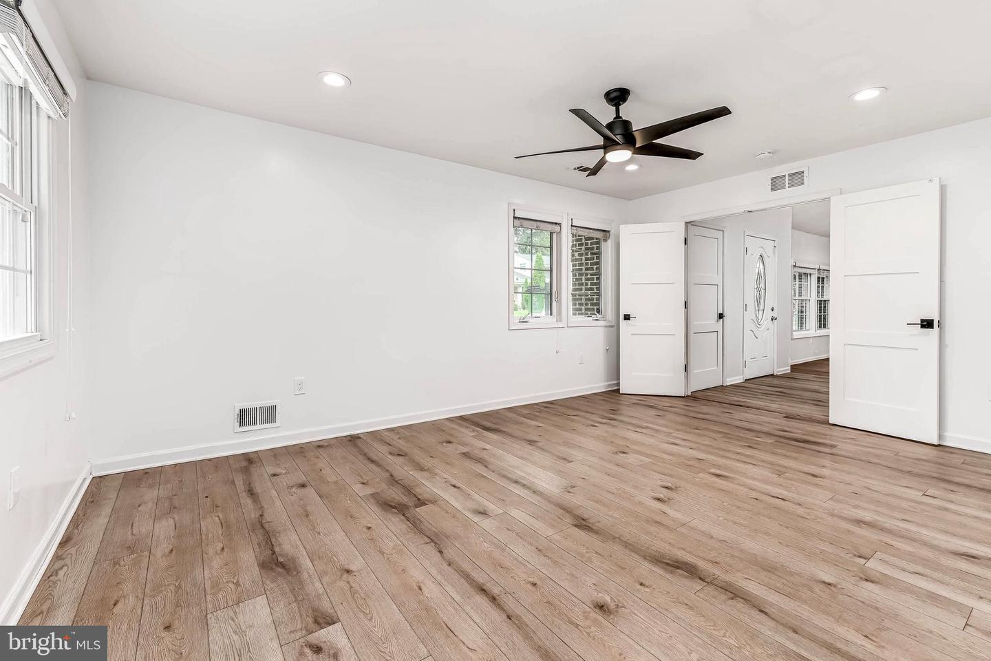 132 E MEADOWLAND LN, STERLING, Virginia 20164, 4 Bedrooms Bedrooms, ,3 BathroomsBathrooms,Residential,For sale,132 E MEADOWLAND LN,VALO2103104 MLS # VALO2103104