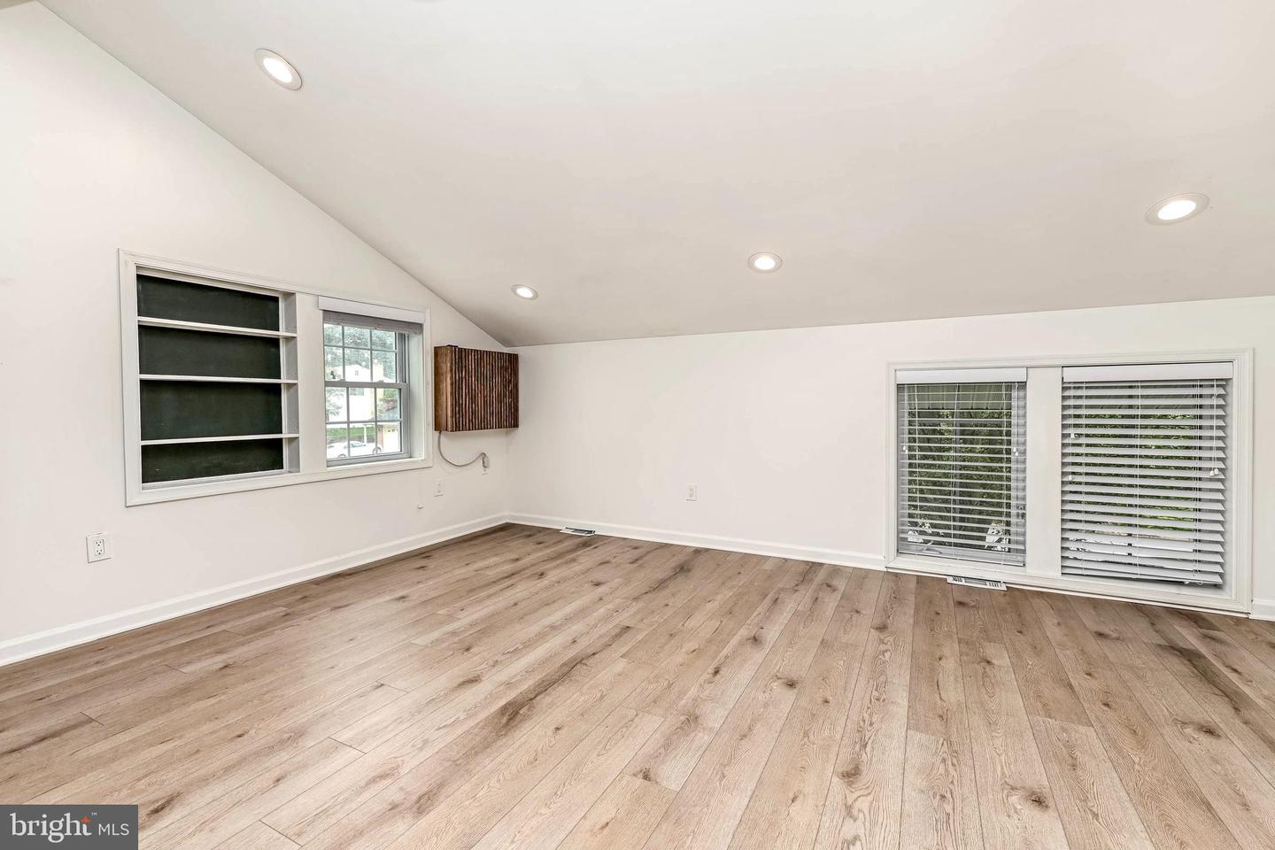 132 E MEADOWLAND LN, STERLING, Virginia 20164, 4 Bedrooms Bedrooms, ,3 BathroomsBathrooms,Residential,For sale,132 E MEADOWLAND LN,VALO2103104 MLS # VALO2103104