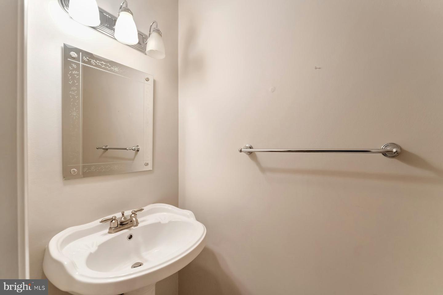 119 DAVIS AVE SW, LEESBURG, Virginia 20175, 4 Bedrooms Bedrooms, ,3 BathroomsBathrooms,Residential,For sale,119 DAVIS AVE SW,VALO2104224 MLS # VALO2104224