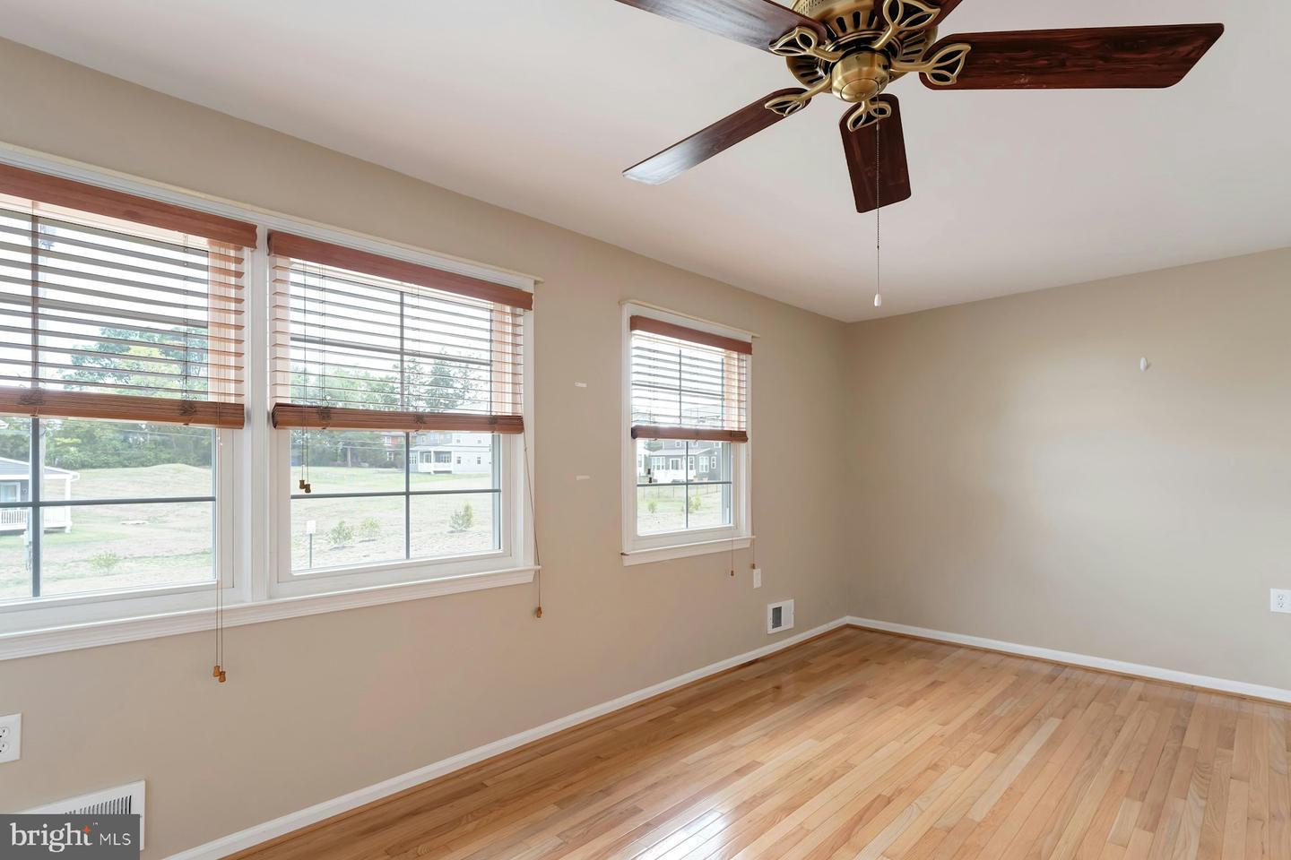 119 DAVIS AVE SW, LEESBURG, Virginia 20175, 4 Bedrooms Bedrooms, ,3 BathroomsBathrooms,Residential,For sale,119 DAVIS AVE SW,VALO2104224 MLS # VALO2104224