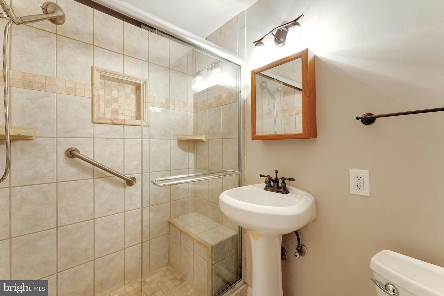 119 DAVIS AVE SW, LEESBURG, Virginia 20175, 4 Bedrooms Bedrooms, ,3 BathroomsBathrooms,Residential,For sale,119 DAVIS AVE SW,VALO2104224 MLS # VALO2104224