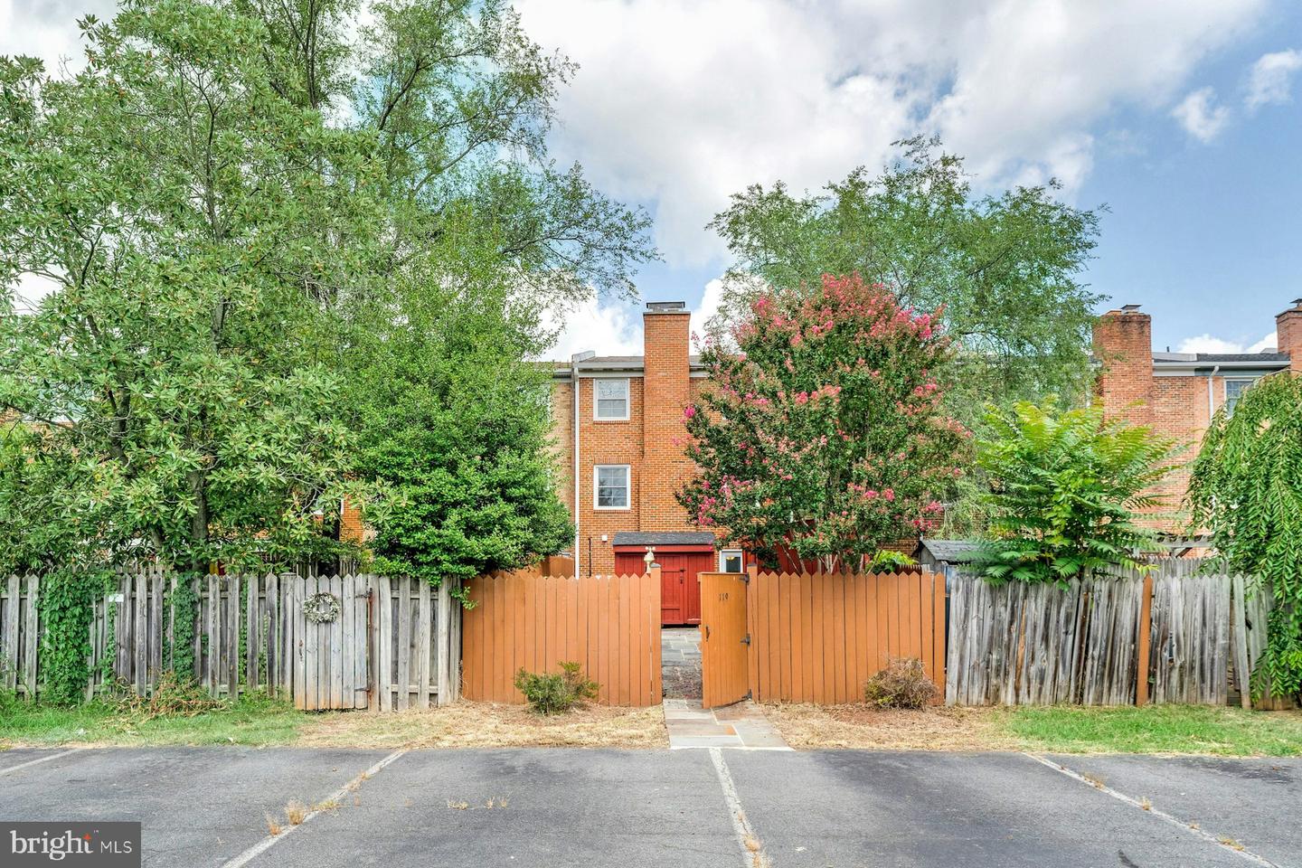 119 DAVIS AVE SW, LEESBURG, Virginia 20175, 4 Bedrooms Bedrooms, ,3 BathroomsBathrooms,Residential,For sale,119 DAVIS AVE SW,VALO2104224 MLS # VALO2104224