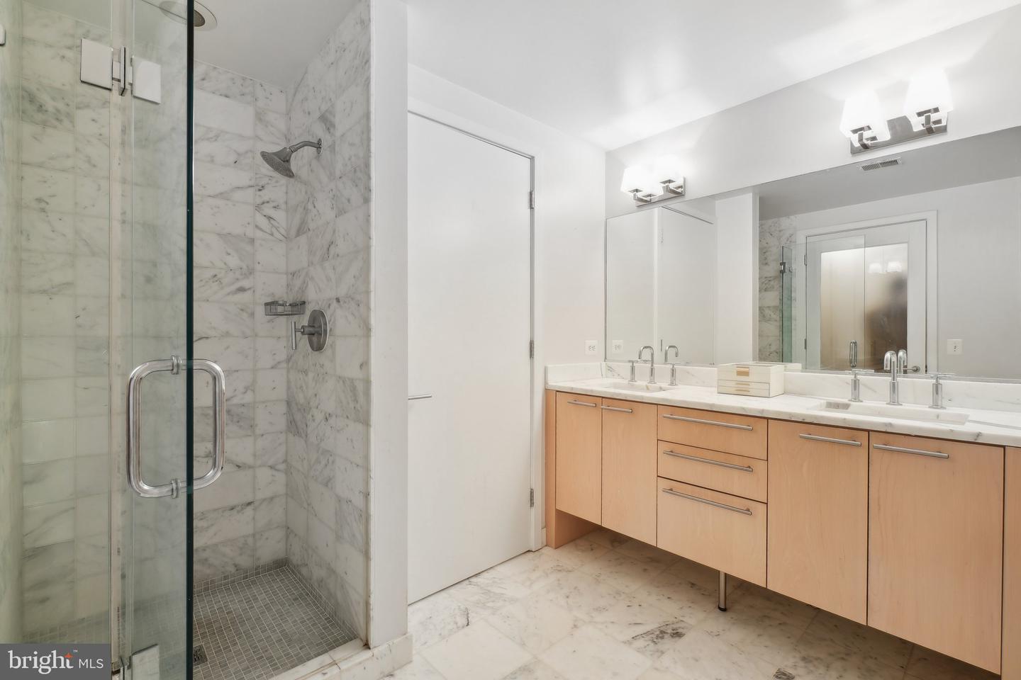 2001 15TH ST N #1008, ARLINGTON, Virginia 22201, 2 Bedrooms Bedrooms, ,2 BathroomsBathrooms,Residential,For sale,2001 15TH ST N #1008,VAAR2062148 MLS # VAAR2062148