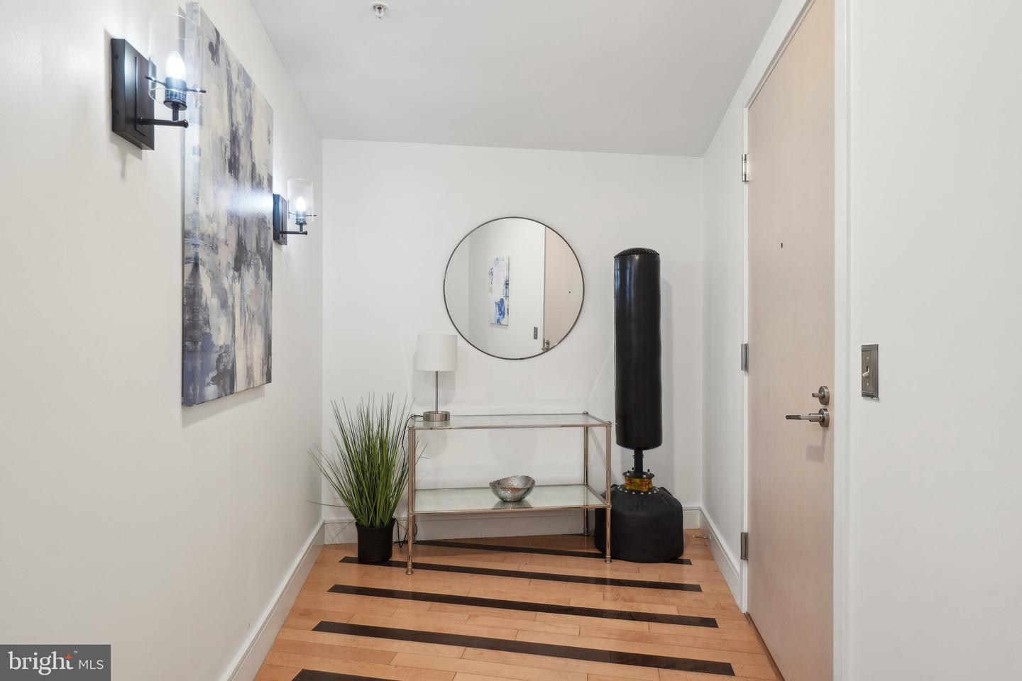 2001 15TH ST N #1008, ARLINGTON, Virginia 22201, 2 Bedrooms Bedrooms, ,2 BathroomsBathrooms,Residential,For sale,2001 15TH ST N #1008,VAAR2062148 MLS # VAAR2062148