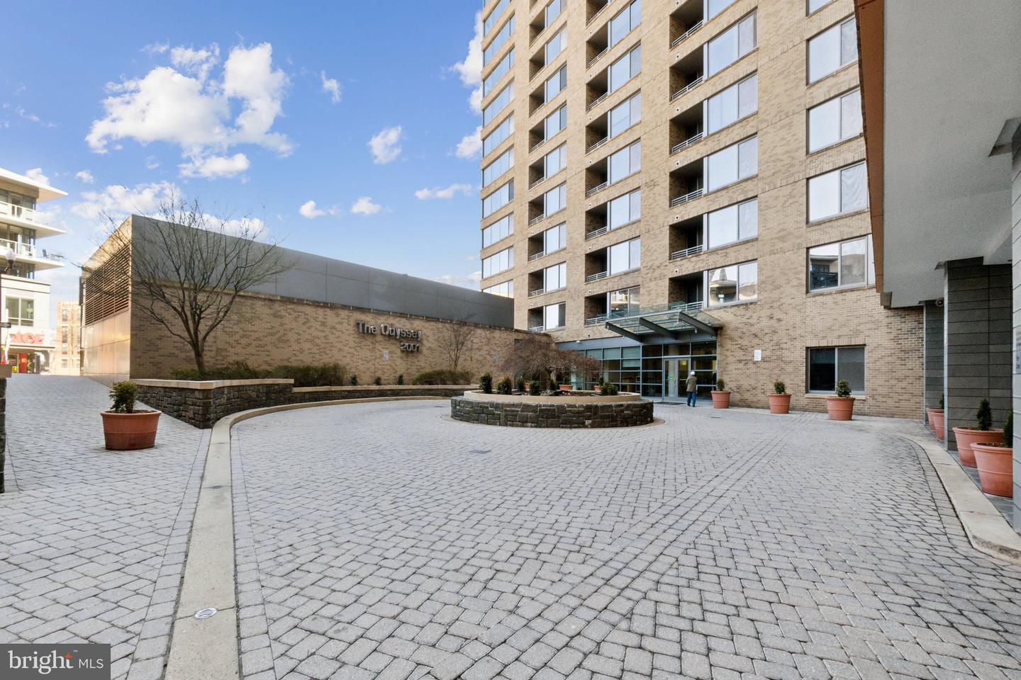 2001 15TH ST N #1008, ARLINGTON, Virginia 22201, 2 Bedrooms Bedrooms, ,2 BathroomsBathrooms,Residential,For sale,2001 15TH ST N #1008,VAAR2062148 MLS # VAAR2062148