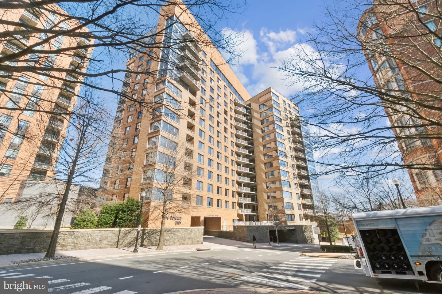 2001 15TH ST N #1008, ARLINGTON, Virginia 22201, 2 Bedrooms Bedrooms, ,2 BathroomsBathrooms,Residential,For sale,2001 15TH ST N #1008,VAAR2062148 MLS # VAAR2062148