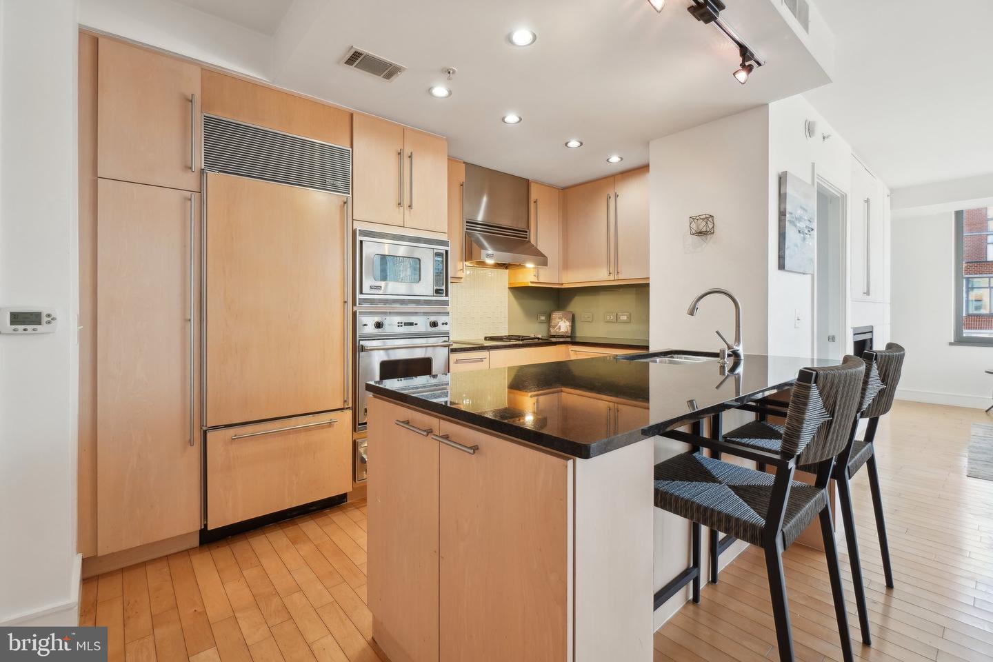2001 15TH ST N #1008, ARLINGTON, Virginia 22201, 2 Bedrooms Bedrooms, ,2 BathroomsBathrooms,Residential,For sale,2001 15TH ST N #1008,VAAR2062148 MLS # VAAR2062148